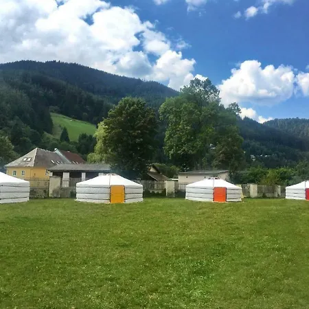 Luxussátor Yurt Village Green